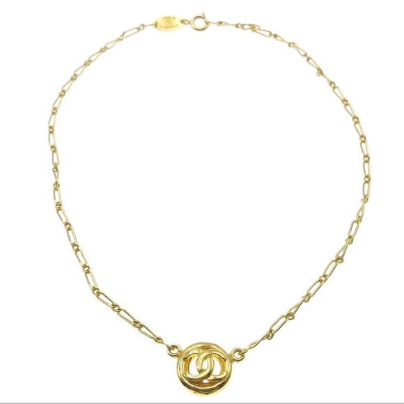 VINTAGE Authentic CHANEL 1983 CC medallion pendant necklace in 24K gold - Picture 3 of 16